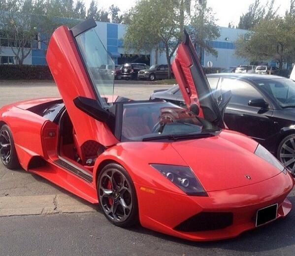 SportCar_Nation's tweet photo. Butterfly Doors http://t.co/6r0uHyrVdt