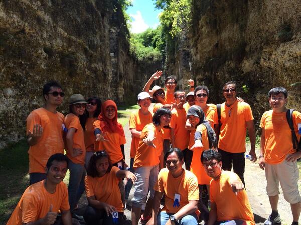 HalloJoha's tweet photo. cie yang nanti tampiil.. :P “@ayufrmdhn: @scac_2014 #group11 #scac2014 yang ini pake tongbro 😂 http://t.co/qSl64vJ4wh”