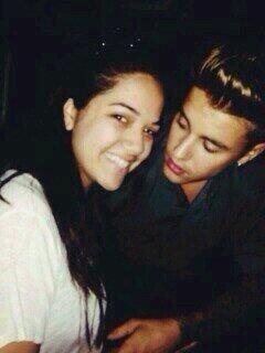 sarhcarneiro's tweet photo. eu só quero te avisar que se vc virar um pouco o seu rosto vc consegue dar um beijo no justin bieber ta amorsinha??? http://t.co/EOw3UoR5Zr