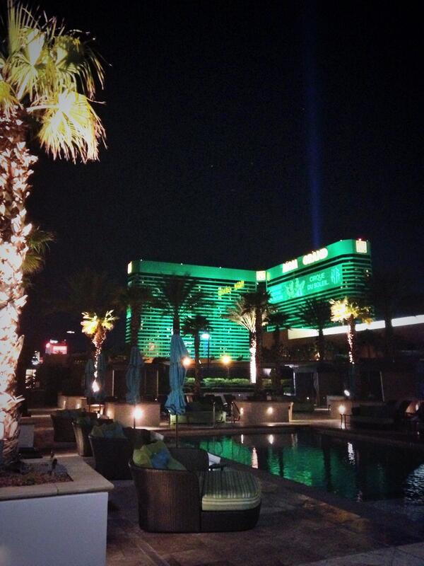 MGMGrand's tweet photo. #Vegas nights. RT if you wish you were here. http://t.co/GRS8sh6FOy http://t.co/XH7awpELz3