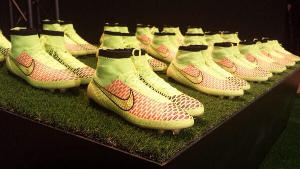 #8Snapshot : Ternyata " El Magista " ini Bakal menjadi Sepatu Baru nya Andres Iniesta .