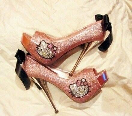 ShoesAmazing's tweet photo. #HelloKittyShoes Para quienes aman todo lo de Hello Kitty http://t.co/lTlBlz57gS