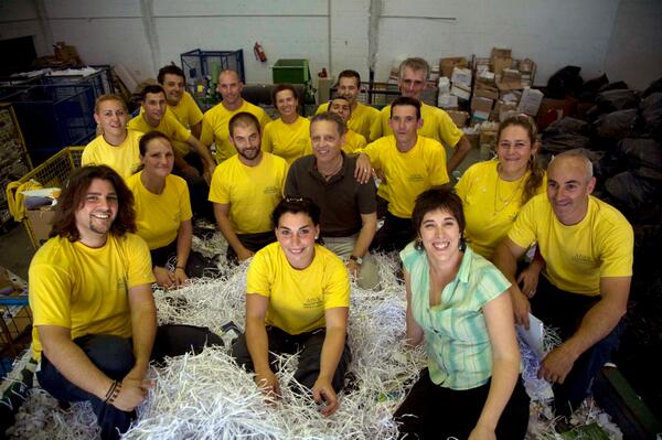 AISOLSL's tweet photo. Contratando los servicios de AISOL colabora con una empresa que ayuda a colectivos en riesgo de exclusión social. http://t.co/sXa5LC5qmP