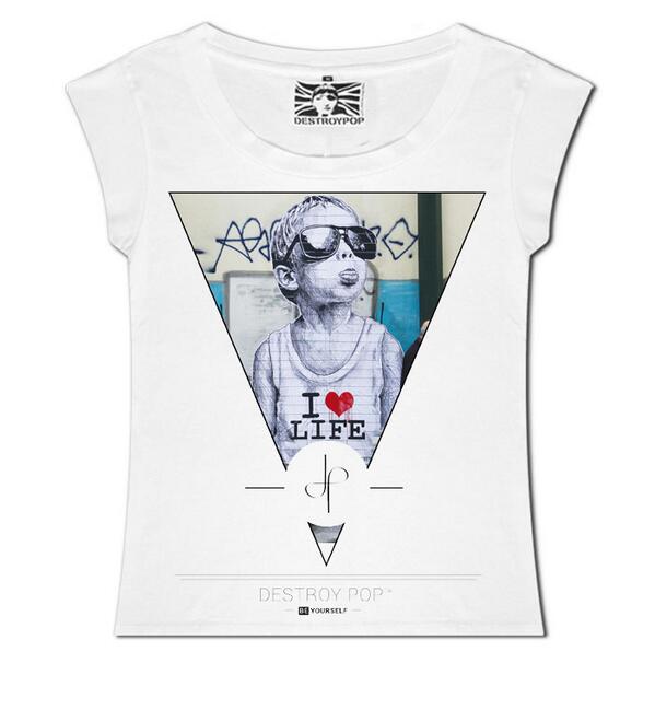 DestroyPop's tweet image. Alive and Kicking ! Have a look at some of our new designs : ow.ly/uifyR