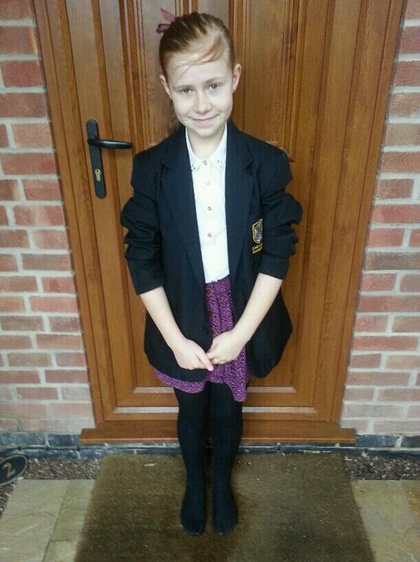 sarahttweets's tweet photo. Gracie is Zoe from 'Ratburger' - her favourite character for book day. (Armitage is in her pocket). @davidwalliams http://t.co/KsfTvOky4y