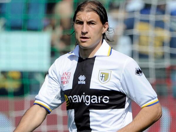 DjChiamaItalia's tweet photo. Non va bene essere vanitosi, però un minimo di look...Paletta sei pure forte, rasati! http://t.co/PPtb7j7IPH