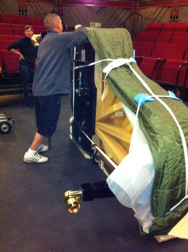 MusicintheRound's tweet photo. It's arrived safely! Thanks @PianoLogistics http://t.co/xNzOqfHehf