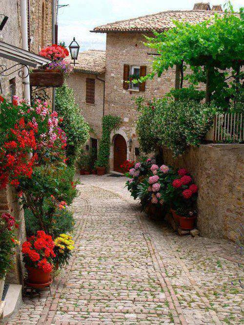 Around_ID's tweet photo. Montefalco, Italia http://t.co/tqcbFDQCG8