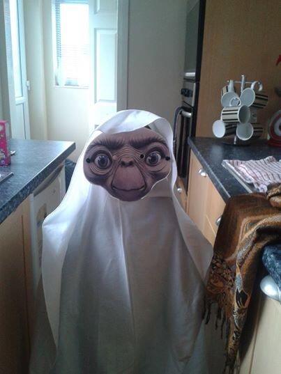 DesignerVinyl1's tweet photo. World book day.... the choice at the school were my child attends is astronaut or alien....has to be E.T then..... http://t.co/FnEL1yJV97