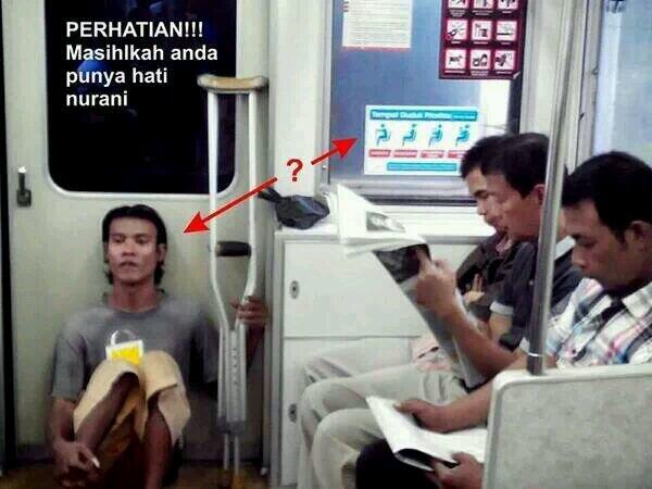 budithea01's tweet photo. Tegakah anda mmprlakukannya di @CommuterLine sprt ini? yuk sebarkan foto ini @Anfield_Train @jalur_serpong http://t.co/5N7Ylp1kSU