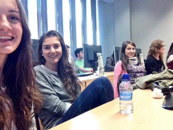 evagil21's tweet photo. Dibujo con@belensirvent @InsPueyoEstada @IneesHurtado http://t.co/9PXHm96yCq