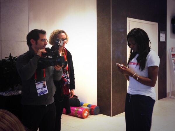 MissAshaPhilip's tweet photo. โ@EilidhChild: @MissAshaPhilip trying to act natural with the camera following her! #pretendingtotext http://t.co/Ahpg4jpnuZโ ๐๐๐๐