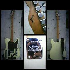 Dijual gitar electric Fender Telecaster Custom, Warna body cream kalo minat boleh liat dulu barangnya, baru pake 5bln
