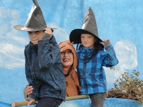 Vandaag  familiemiddag 'Rovers, heksen en kwakzalvers' van 12 tot 16 uur. nl.terramaris.nl/te-doen/famili…