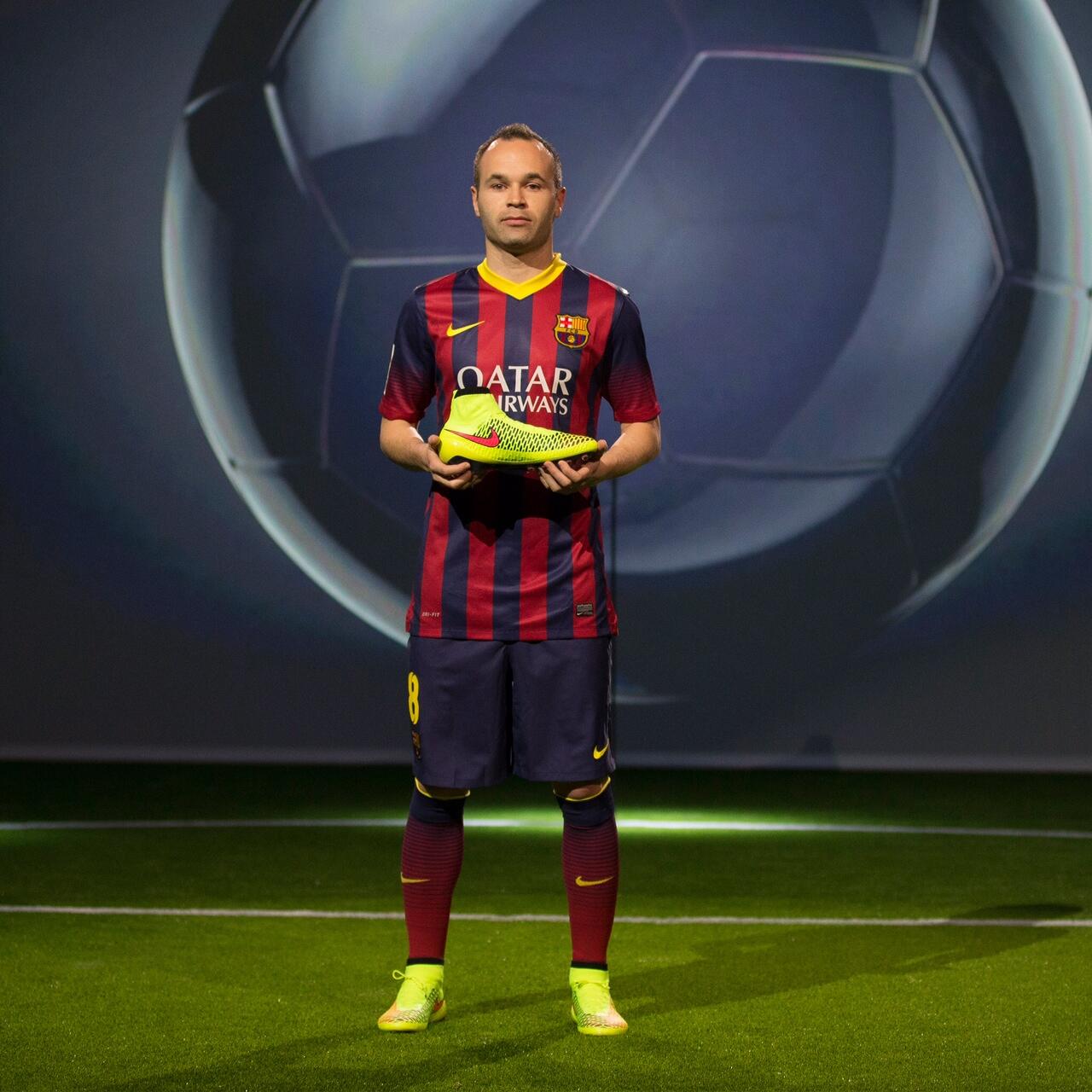 Andrés Iniesta on "Mis nuevas botas. Con el fútbol ya no volverá a ser igual. #Magista http://t.co/YjnDk5sDx0" / Twitter