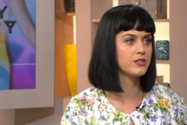 PostalRecordsUS's tweet photo. Katy Perry Sounds Off on Mariah Carey + Miley Cyrus, Sidesteps BF Question [VIDEO]  - http://t.co/mUJhIlt4Hj http://t.co/KKbSk2dCbh