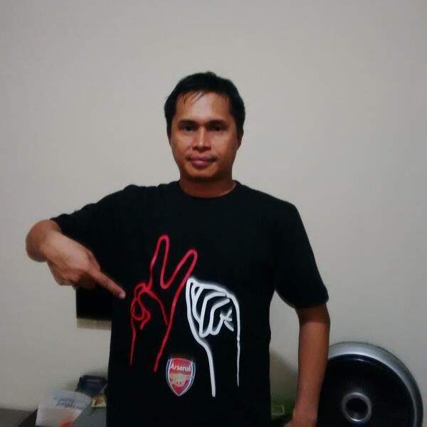ukhierazak's tweet photo. @TakeAwayStore Mantap tshirtx pas banget dibadang ;):) http://t.co/HZv6uxR7VW