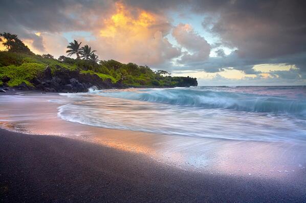Gabriele_Corno's tweet photo. Waianapanapa Sands, Maui by Patrick Smith #Hawaii #Aloha http://t.co/qtL2gRQ9Un
