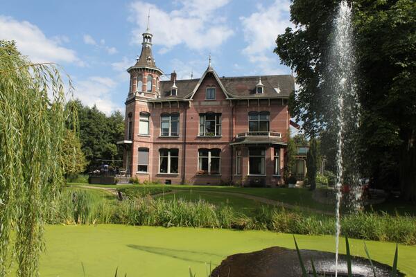 Op werkbezoek <a href="/HuizeDahme/">ZorgvillaHuizeDahme</a> met <a href="/reclamemakersho/">reclamemakers-holten</a> en @HeuvelmanMedia marketingplannen maken. Wat een prachtige locatie!