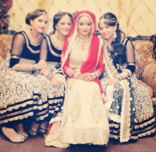 SyedHannah's tweet photo. Four sisters , one soul . #Bestfriends http://t.co/2gwzL1IQeP