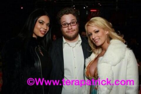 #ThrowbackThursday #Throwback cool shot of Seth Rogan  + Stormy Daniels and Meself he was so sweet! :) <a href="/xFameNetwork/">XFameNetwork</a>