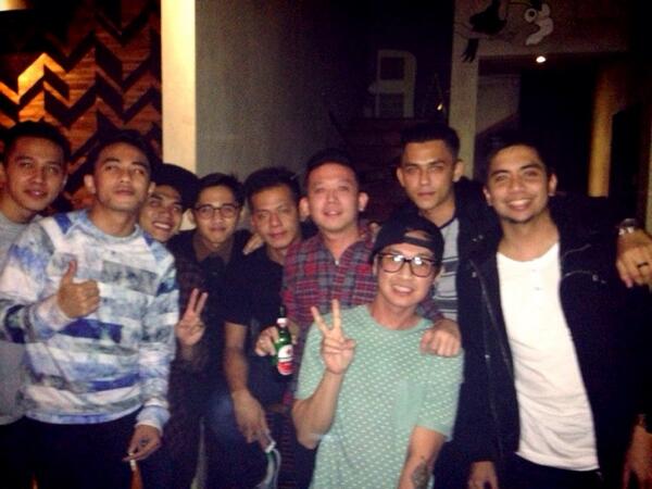 csamola13's tweet photo. Charity for Kelud at Pong Me! with @nardgeisha @wantedbeage @areal6 @jerrywong78 @StewartHPesch etc http://t.co/Wr0W9fbNAG