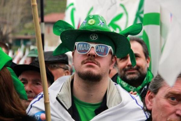 nonleggerlo's tweet photo. Ah non è per Carnevale? http://t.co/GH1U2FsNLG