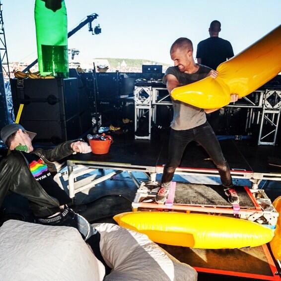 VELDFest's tweet photo. What you didn't see at #VELD2013: @dadalife attacking @deadmau5 backstage! #TBT http://t.co/xGfhJF7BT4