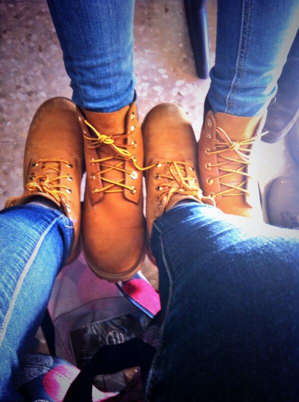 blanca_rr99's tweet photo. Con @andreaegui99 . #timberland #class #sc 👌 http://t.co/0DSNF3LL4M