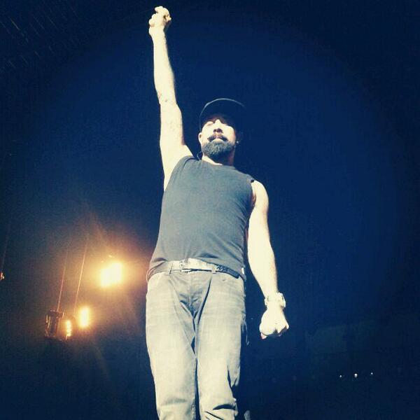 skullqueen69's tweet photo. Silence moment in Madrid' show #missingQ thanx @skulleeroz Love from Spain http://t.co/bZpQunTs4h