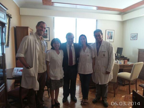 guillermofarina's tweet photo. @NeuropsiqHCSBA Con @jmanalich en el ministerio por los muebles de @NeuropsiqHCSBA ahora al servicio de salud http://t.co/CwBsHK09hf