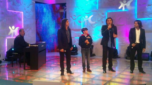 jesusmonje's tweet photo. @LossMonje en #menudanoche con Jose Mari y Javi Fajardo al piano En El especial de @Camaronoficial En @RTVA http://t.co/97QUWmSyJF