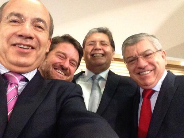 AlanGarciaPeru's tweet photo. El selfie de la Alianza del Pacífico http://t.co/zAEZV8xVPi