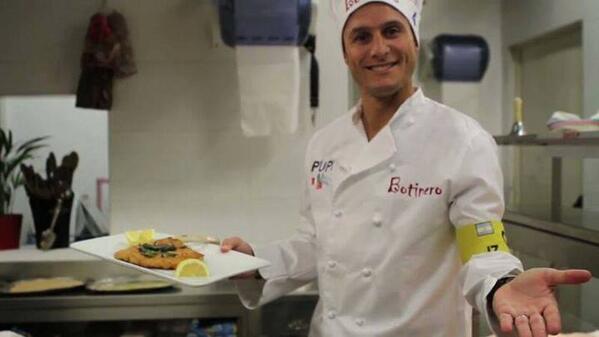 Il capitanooooo RT <a href="/LoGueInteristi/">Twinter Indonesia</a>: Ada yang belum makan malam?