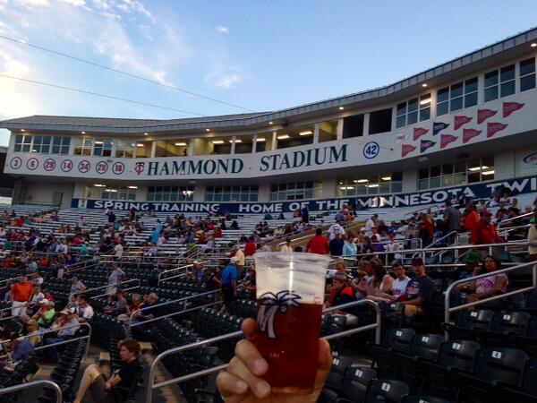 summitbeer's tweet photo. #SummitInTheSun at Spring Training fun in Florida! Post your pics of Summit at the games! @JJTaylorFL http://t.co/EpZN3TWBRX