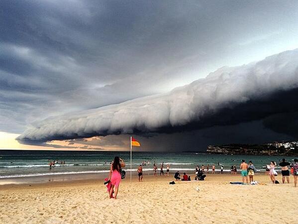 weathernetwork's tweet photo. We've compiled more photos of yesterday's incredible shelf cloud over #Sydney, Australia: http://t.co/Fd6mNkth0W http://t.co/iwh8RNB7lw