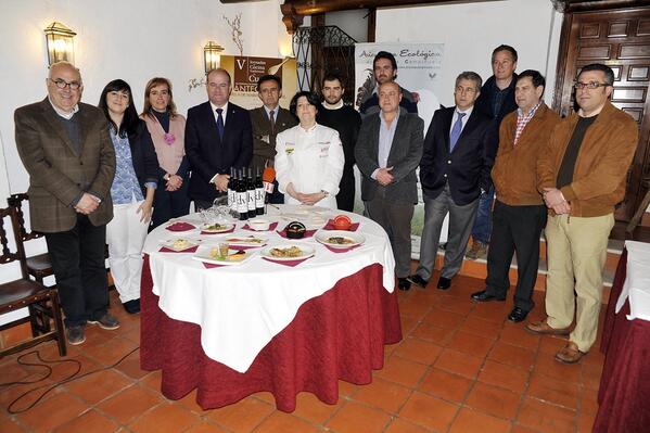 BelenJiMa's tweet photo. Instituciones, amigos y colaboradores alrededor de la mesa de @ArtedeCozina: V Jornadas de Cuchara, hasta 6 de abril http://t.co/CJ0tK2tMfE