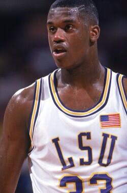 KevyCocktails's tweet photo. TBT @SHAQ we all know where you made all your money #LSU @Joey_DeMigs @dcheese0 @SamRosiiie @edler910 @berkoots http://t.co/mkWng9CCds