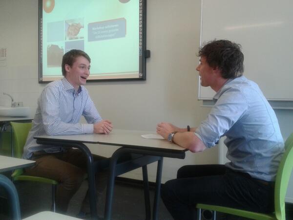 YoungCapital_IT's tweet photo. Workshop "Succesvol solliciteren" was een succes voor HBO-studenten. Thnx jongens voor jullie actieve deelname! http://t.co/BeBIDjK6Nu