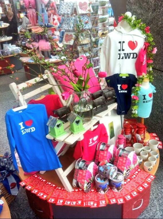 Iloveleeuwarden's tweet photo. De I #Love Collectie te koop bij @vvvleeuwarden #Leeuwarden #kleding #beppe #usmem #usheit #leeuwarden #lente http://t.co/9Fxt2fxiVa
