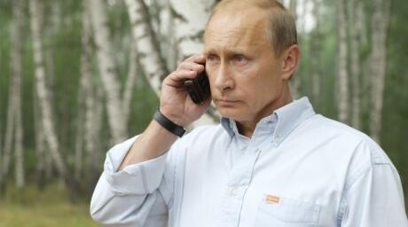 MarioCapato's tweet photo. After the phone call Ashton-Paet, #Putin is following closely the debate on #Ukraine at the #euco in #brussels http://t.co/Tzzm7yjCI1