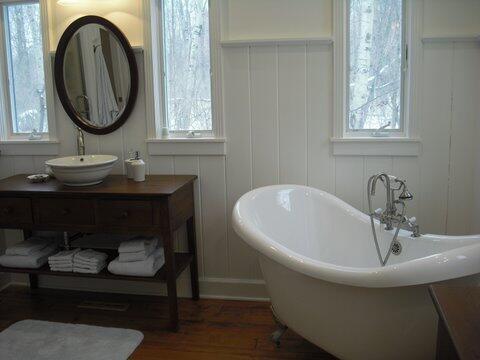 CorteseConstruc's tweet image. Could you see yourself cozying up in this beautiful master bath? The claw-foot tub gives such a great throwback look!