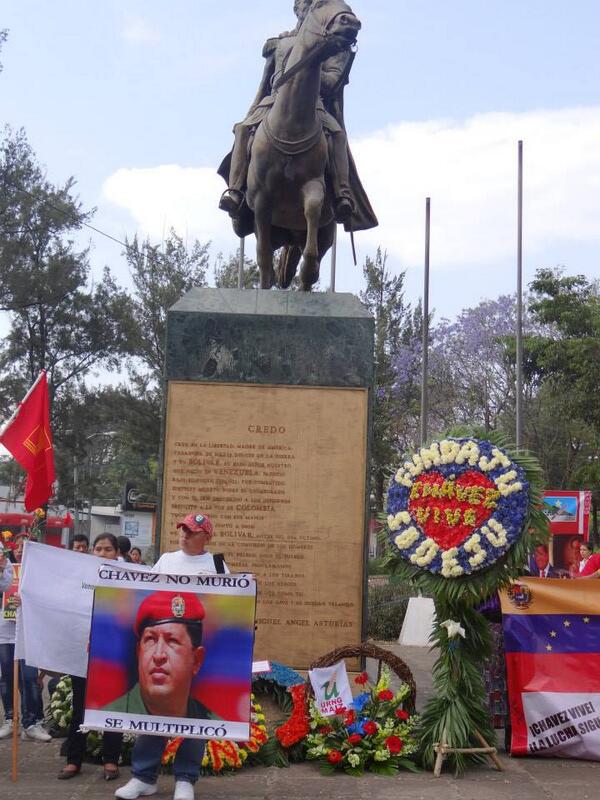 SODEJU1's tweet photo. @NicolasMaduro Guatemala se Solidariza con el gobierno de Maduro... homanaje a Chávez... https://t.co/feMvD28Ptd http://t.co/AOwZOUzBzv