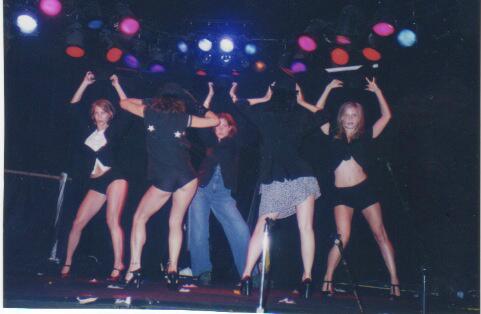 LindsleyAllen's tweet photo. #tbt #OgPCD rehearsing @theVIPERroom w/ @1capplegate @birzy27 @CarlaGKama where Interscope Rec = Pop Sensation http://t.co/nEet6nbO3p
