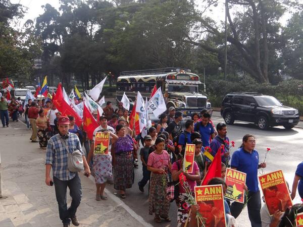 SODEJU1's tweet photo. @NicolasMaduro Homenaje realizado ayer 5 de marzo, en la plaza Simón Bolívar en la ciudad de Guatemala, te apoyamos.. http://t.co/eYg01qX7Ts