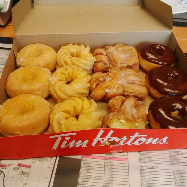 CLHcrew's tweet photo. Big shout out to Oakley for bringing us some treats. #everyoneelsefeelfreetodothesame http://t.co/f4kDo5ME4N