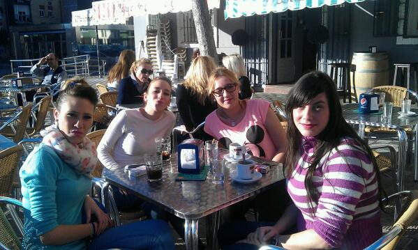 cr_miri's tweet photo. Cafelito con mis niñas @katiaa1992 @albiluchi @clau http://t.co/W7rI9nKePS