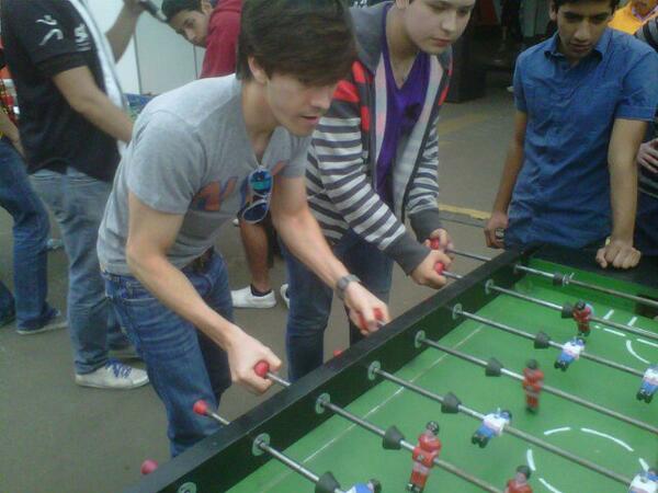 alexdelarous's tweet photo. Aquí tenemos a @rogergzz dándole al #FutbolitoAnahuac ! @ExaFM @vidaanahuac @sagollano @charliegc15 http://t.co/9ygMrlydT6