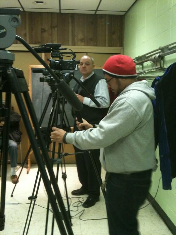 DesireeNJTV's tweet photo. Media sets up for @NJSenatePres event in Linden http://t.co/XTHG22LzlY