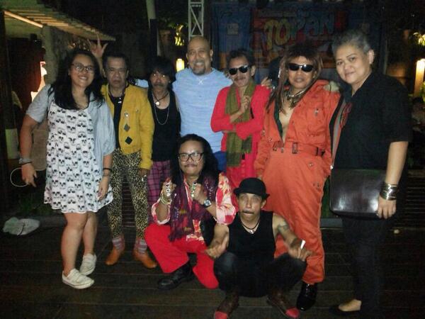 INDRO WARKOP on Twitter foto bersama brg anak istri 